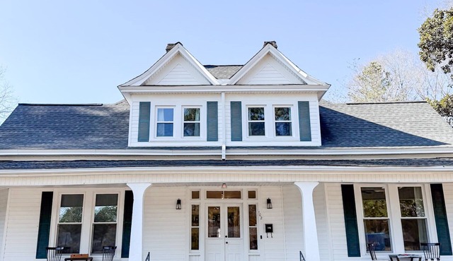 The Whitaker House - Modern Historic Farmhouse in Franklinton, NC!