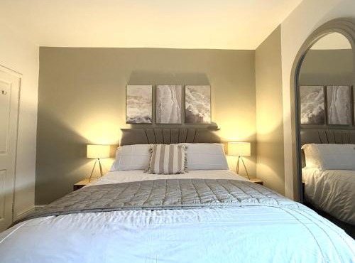 The Whitchurch Apartment- The Painted Rooms