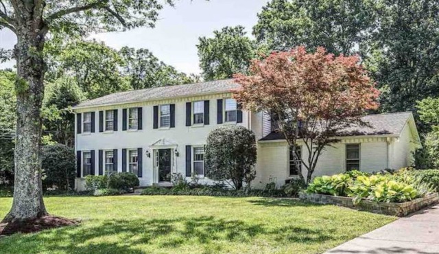 The White Colonial. Minutes to Downtown Franklin.