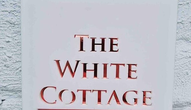 The White Cottage at Gildridge + Private Hot Tub