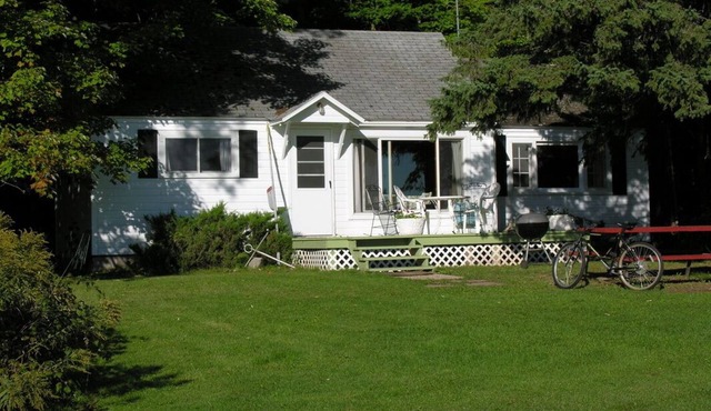 The white cottage @ Bodin's resort