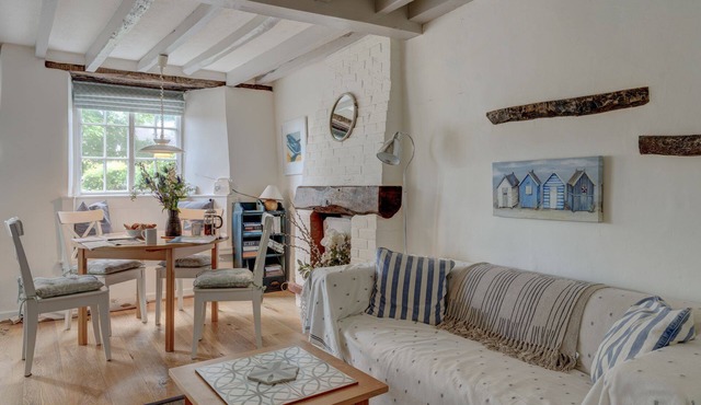 The White Cottage | Woodstock Holiday Let | 2 Beds & Sleeps 3