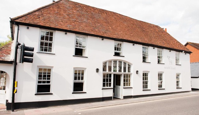 The White Hart, Overton