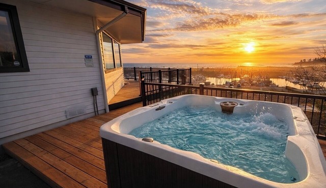 The White Haus - Beach -Wine -Hot tub -Seafood