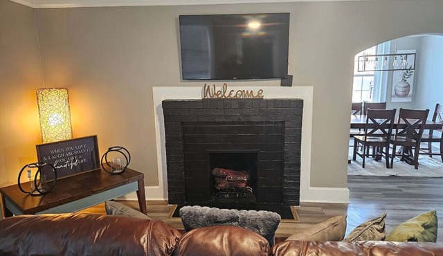 The White House 2 BR 1 BA