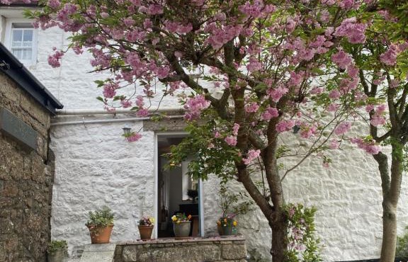 The White House at The Tinners Arms