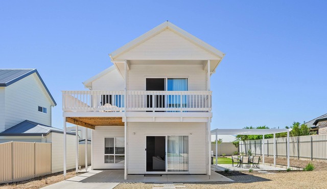 The White House ~ Sellicks Beach - Welcome to The White House, a touch of serenity & style in the heart of Sellicks Beach