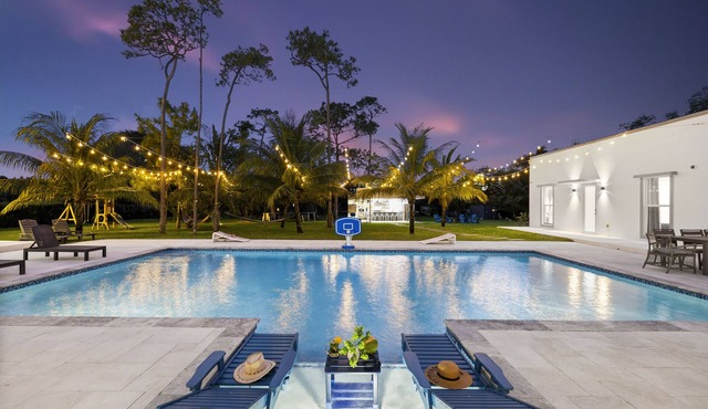 The White House of Miami–Perfect for Families ,Outdoor Kitchen,Nice Heated Pool