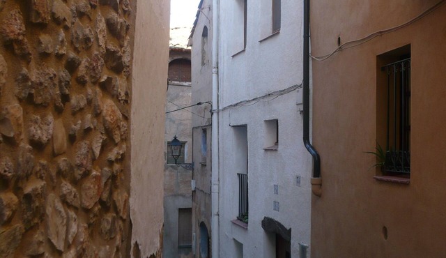 The White House, Rasquera - A Genuine Catalan Village House, Sleeps Four