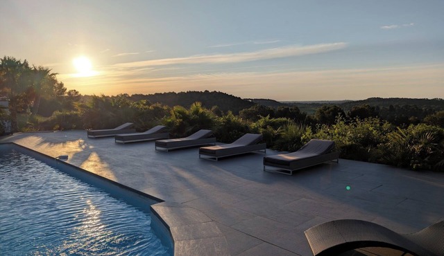 The White Luxe Collection 5 min from Montpellier 350 m2 hab. swimming pool clim view