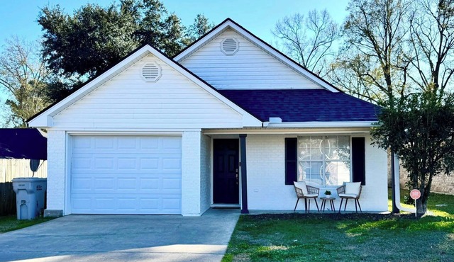 The White Magnolia - Clean & Cozy Retreat!