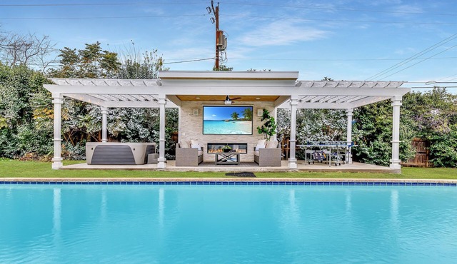 The White Oasis: Luxury Spring Retreat San Antonio