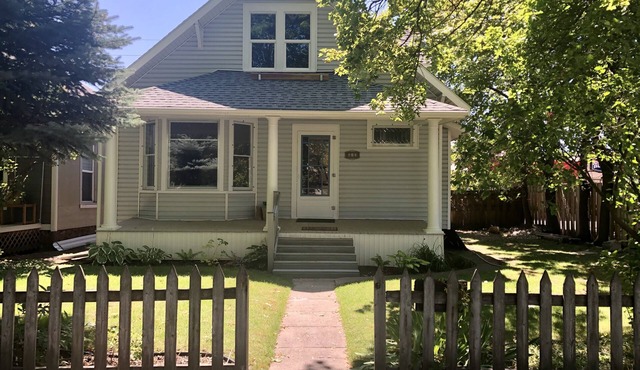 The White Picket Fence - Remodeled Craftsman, Downtown Riverfront Neighborhood