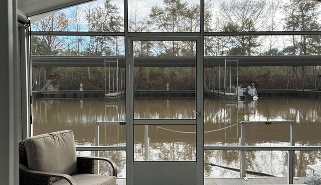 The White Rabbit Cottage. Tranquility, Serenity and Beauty all in one Houseboat