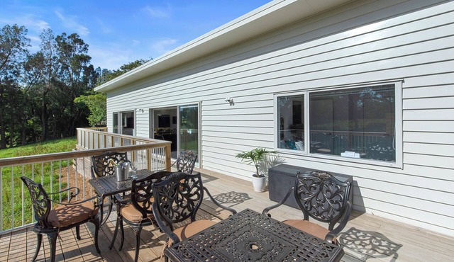 The Whitehouse - Lepperton Holiday Home