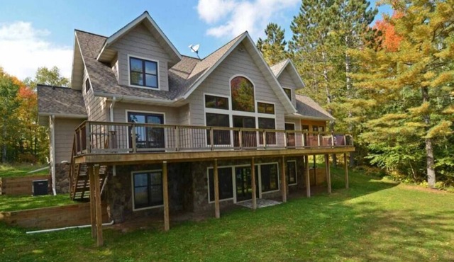 The Whitetail Inn- Upper Clam Lake