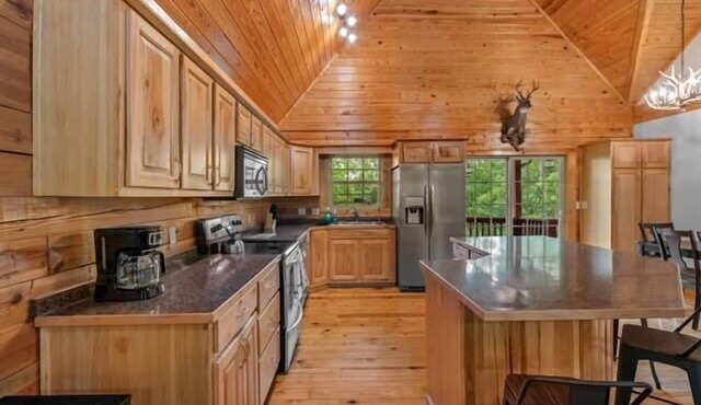 The Whitetail Lodge S