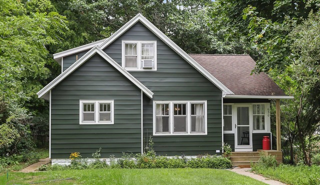 The Whitman Cottage - Quaint Home Near Lake Macatawa