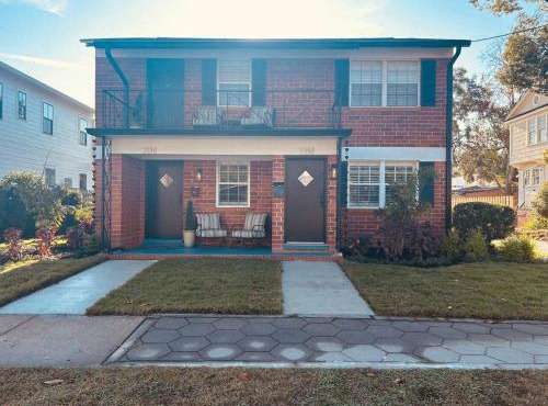 The whole shebang! A duplex and its guesthouse.