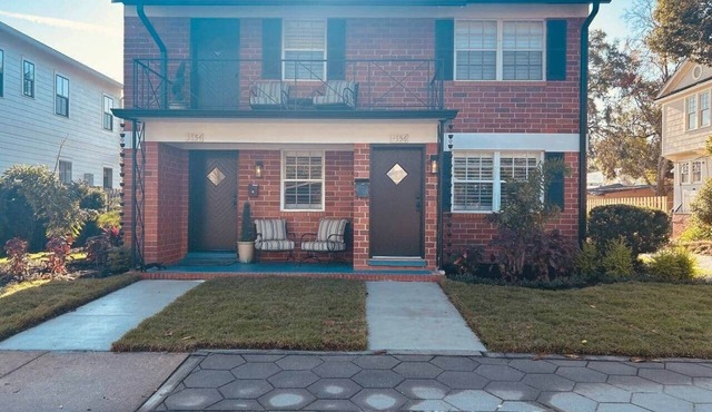 The whole shebang! A duplex and its guesthouse.