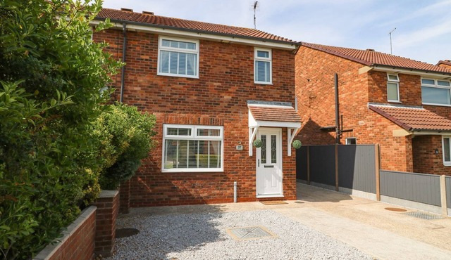 THE WHYTE RETREAT, family friendly, with a garden in Hornsea