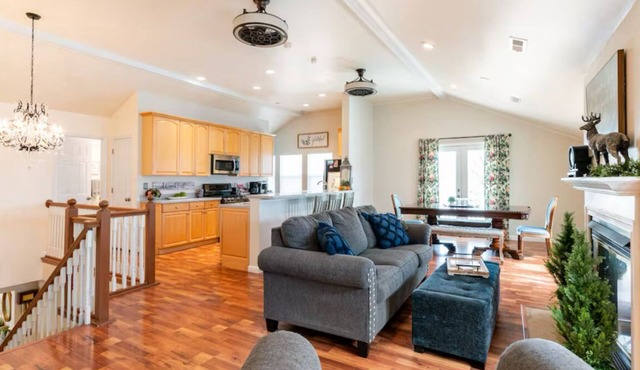 The Wild Rose ~ A Custom Glam Cottage with Theater! In Historic Old St Charles