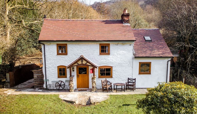 THE WILDERNESS, pet friendly, with open fire in Stiperstones