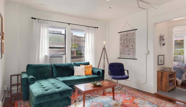 The Wildflower - Monthly Rental - Walk Everywhere!