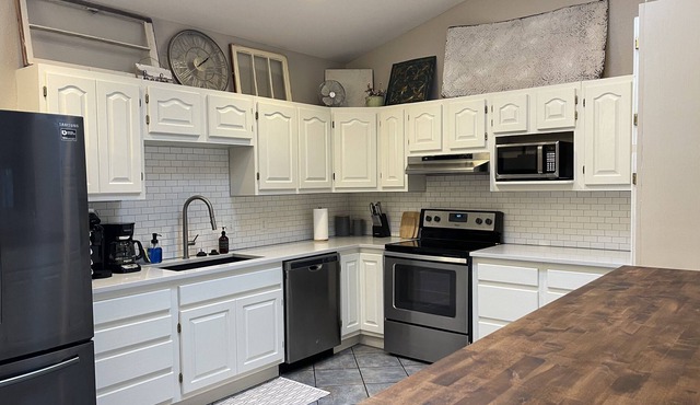 The Wildflower - Near Huzzah and Bass Resort