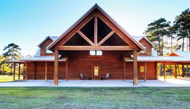 The Wildflower Ranch Log Cabin - HOT TUB - Generator
