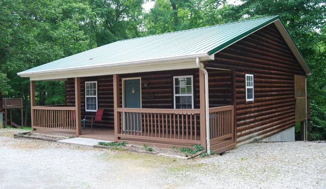 The Wildlife Hot Tub Cabin @ LakePointe Resort - no cleaning fees!