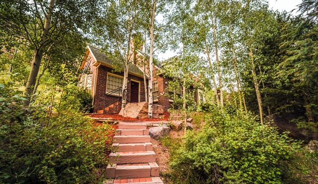 The Williamsburg Cottage at Valley Glen.your romantic mountain getaway