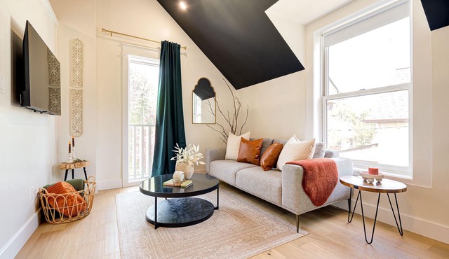 The Willow ⍋ | 1 Bed 1 Bath | 2nd Storey Suite