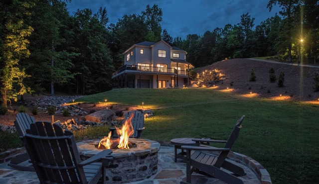 The Willow at Lake Martin-A Spacious Dream Lakeside Retreat