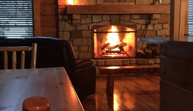 The Willow Cabin - Luxury Cabin on the Creek close to attractions