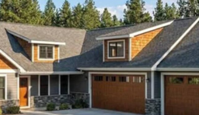 The Willow. New 4 room, 2 bath cabin on Menominee River w/fireplace, hot tub.
