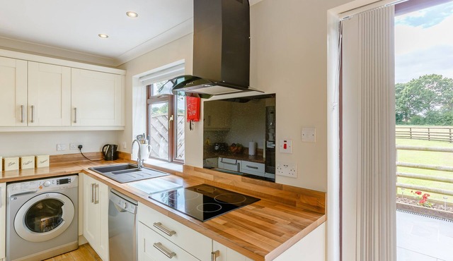 THE WILLOWS, family friendly, with a garden in Much Wenlock