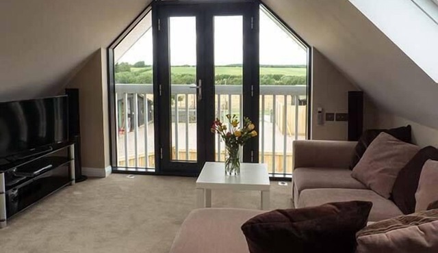 THE WILLOWS, family friendly, country holiday cottage in Adisham