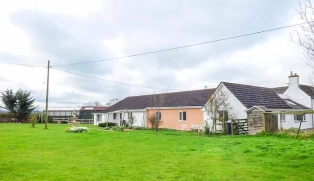 THE WILLOWS, pet friendly, with pool in Cockshutt