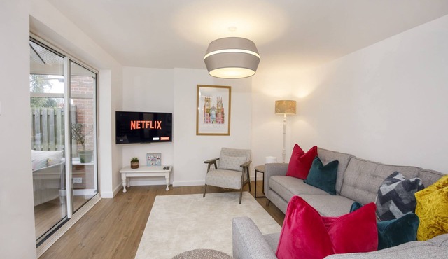 The Willows - sleeps 6 guests in 3 bedrooms