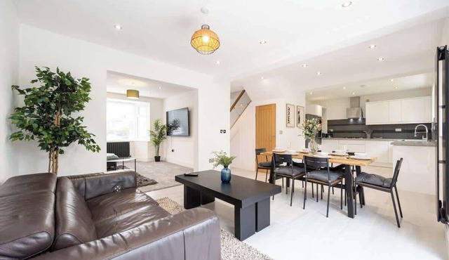 The Wilmslow House Su