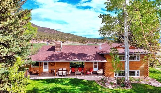 The Wilson Ranch: Gorgeous Cattle Ranch House in Gypsum Valley