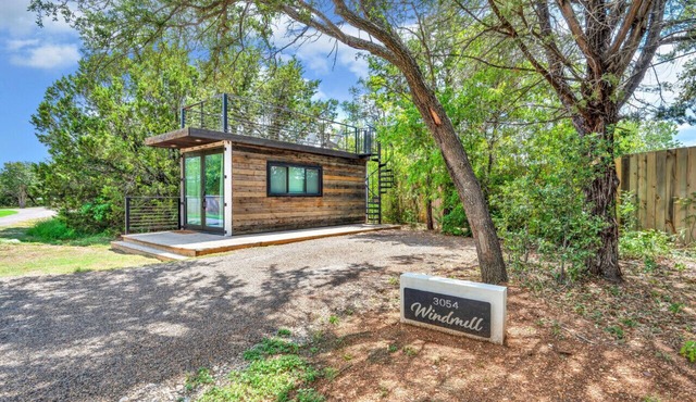 The Windmill - Container Home Near Baylor/Magnolia