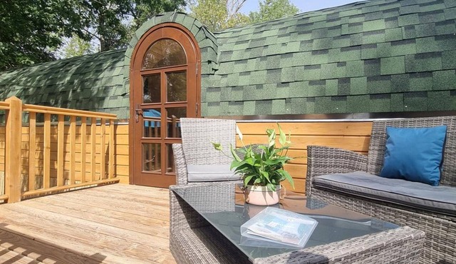 The Wine Barrel getaway in nature with animals