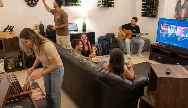 The wine cave Stylish 110sqm Flat, Strong WiFi, AC, Milan Central Station