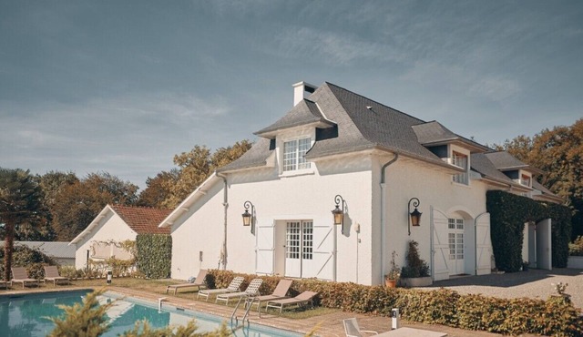 The Winery on the Clos Mirabel Estate sleeps 6-9 guests