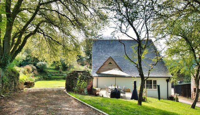 THE WING AT WARHAM, family friendly, with open fire in Dolton