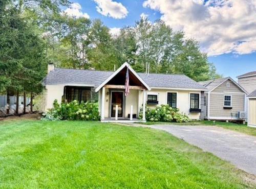 The Winnisquam Jewel-An Elegant Lakefront Retreat