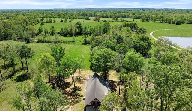 The Wishing Well! Romantic couples getaway! With deck, pool & outdoor fireplace!
