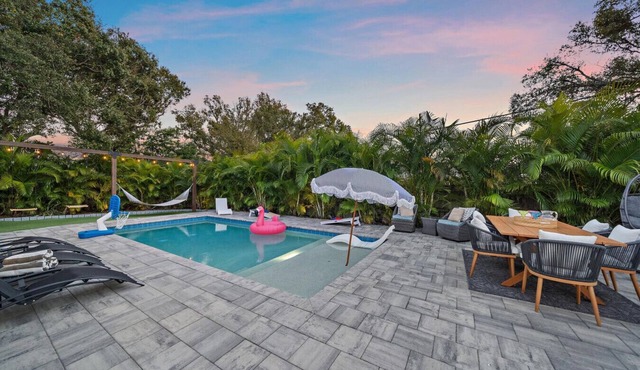 The Wisteria Oasis With heated pool and hot tub,cold plunge